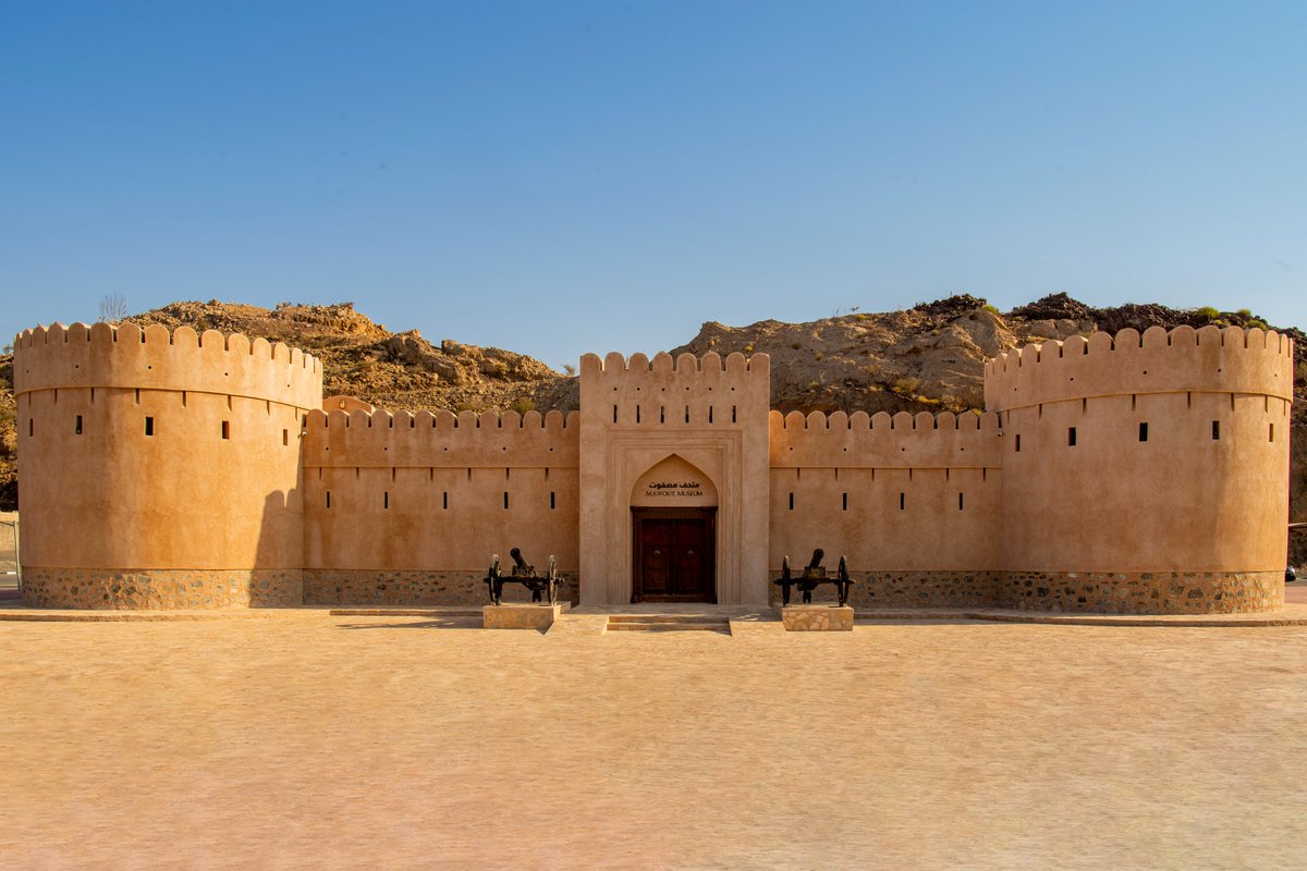 ajmanmuseums's tweet photo. في قلب الطبيعة الجبلية، يأخذكم متحف مصفوت في رحلة بين تاريخ المنطقة وذاكرة أهلها، لتكتشفوا تفاصيل الحياة قديماً وما تركته الأجيال من حكايات وموروث أصيل.

زيارة تجمع بين سكينة المكان وثراء التاريخ، وتكشف لكم وجهاً آخر من تراث عجمان. https://t.co/XwBEPF0wz6