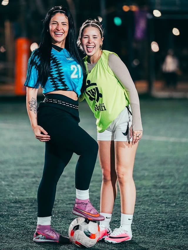 MadresdelShowFC's tweet photo. "Chiara y Coty":
Porque estas dos Madres juegan juntas para la Seleccion Argentina de Streamers 🇦🇷✨️ #GranHermano https://t.co/FmineZR2ZH
