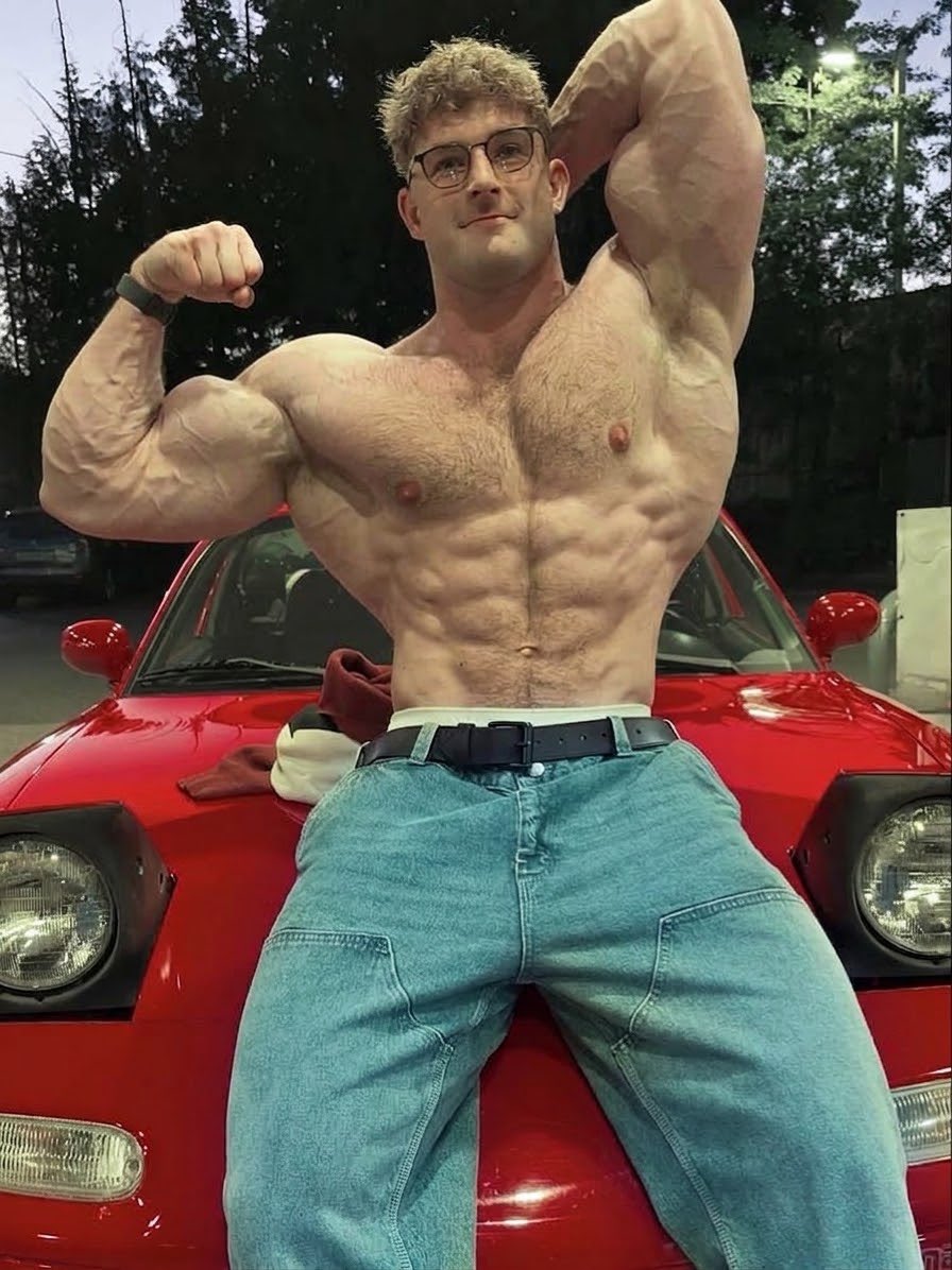 aigodsofmuscle's tweet photo. golden retriever boy Clark Gallagher has no thoughts in his head other than GROWING. 

#musclegrowth #malemusclegrowth #aicontent #musclehunks #musclemorph #aimuscleman #aimusclegrowth #pecs #musclegod #clarkgallagher #clarkpb01 #model https://t.co/3J2j4KzbSH