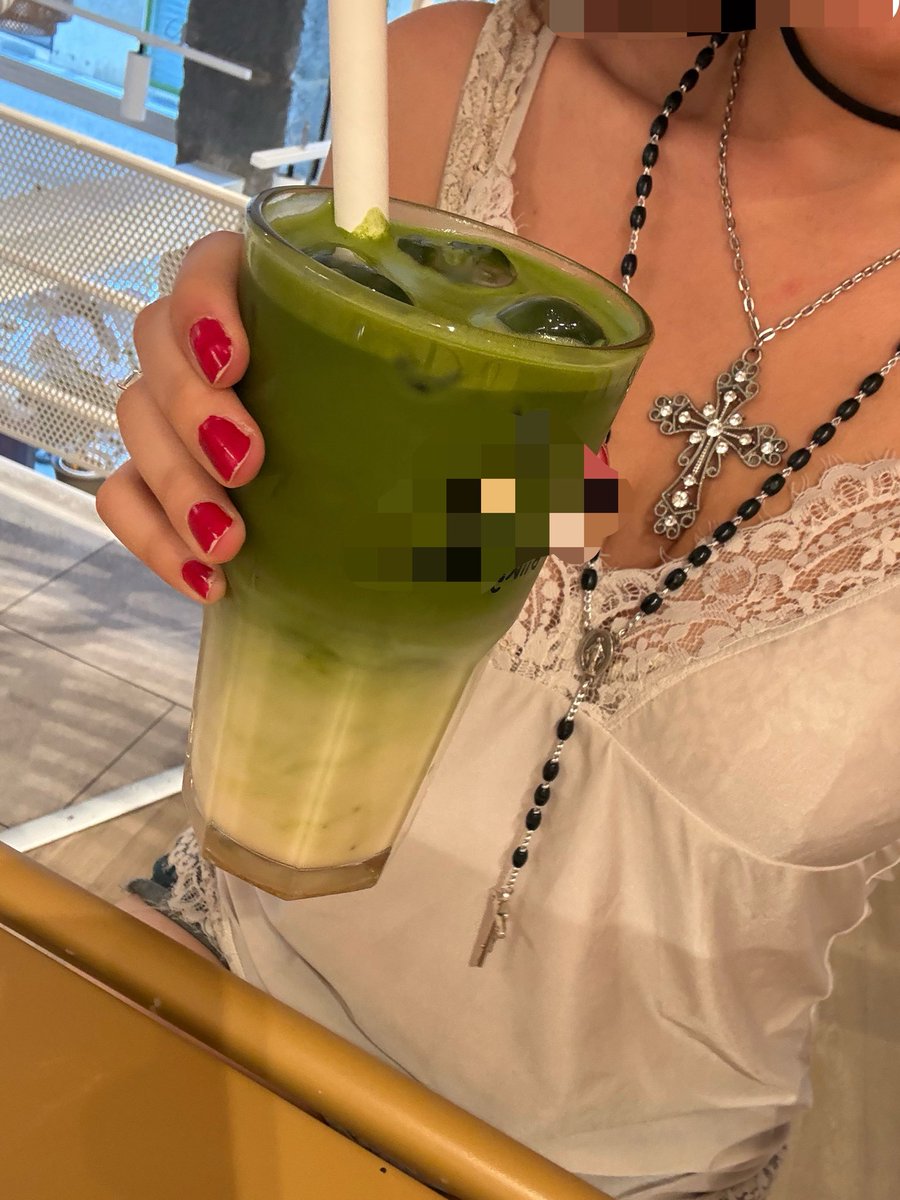 rosarisua's tweet photo. this is the best matcha i’ve ever drank ooomg flow state flow state this is better than lawlight sex 😭😭😭😭😭😭😭 https://t.co/RZeSJE8s1e