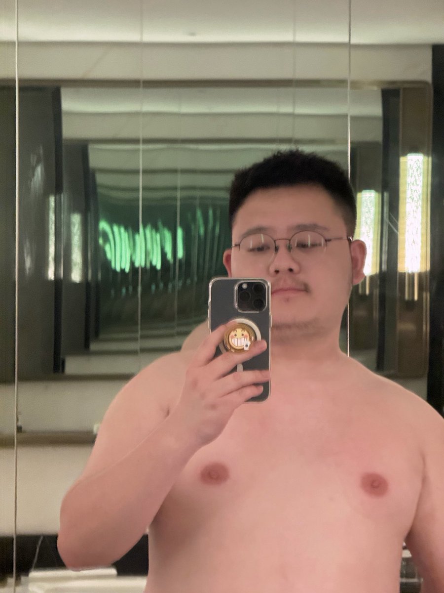WeekendCheung99's tweet photo. 晚上好 https://t.co/KYEllmoMRu