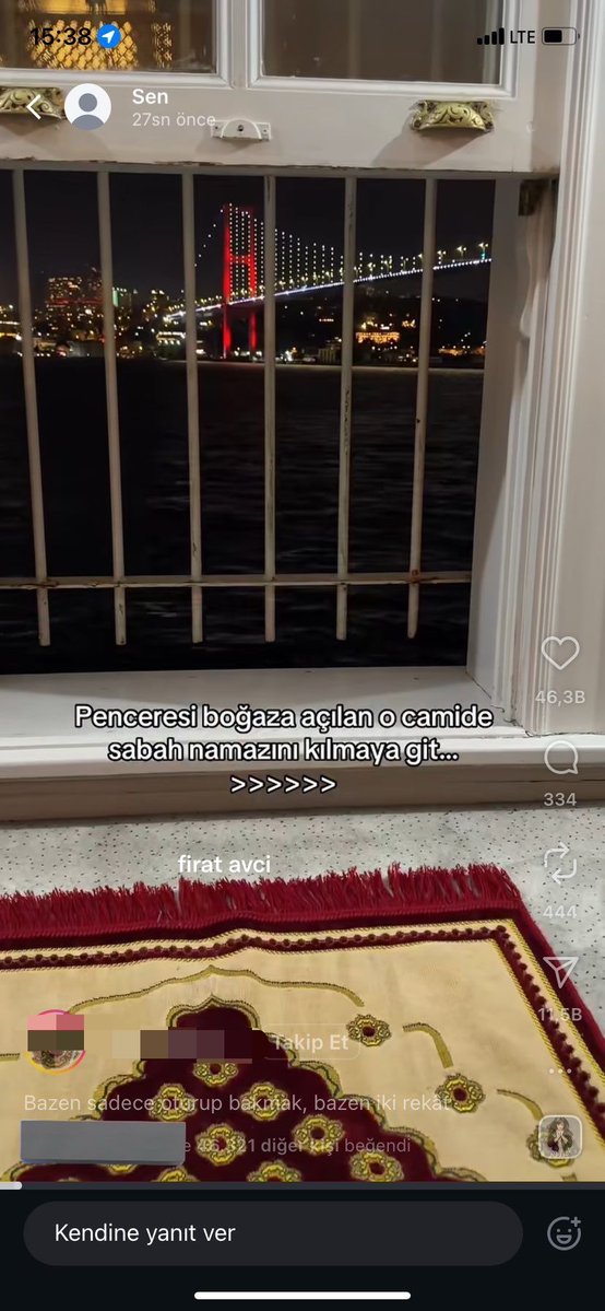 firattavcciii's tweet photo. Üsküdardaki Üryanizade Camiye gelen bazı influencerlar, Instagram’da daha iyi görüntü elde etmek için kıble yönünün tersine secde ediyor. https://t.co/71iWqljQbu