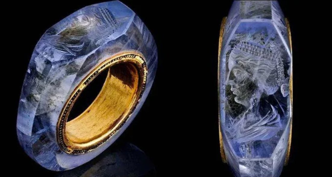 ConsulofRome_'s tweet photo. This ring which belonged to Caligula highlights just how amazing Roman jewelry was. I haven’t even seen anything like this made today https://t.co/vh02s3Xq0M