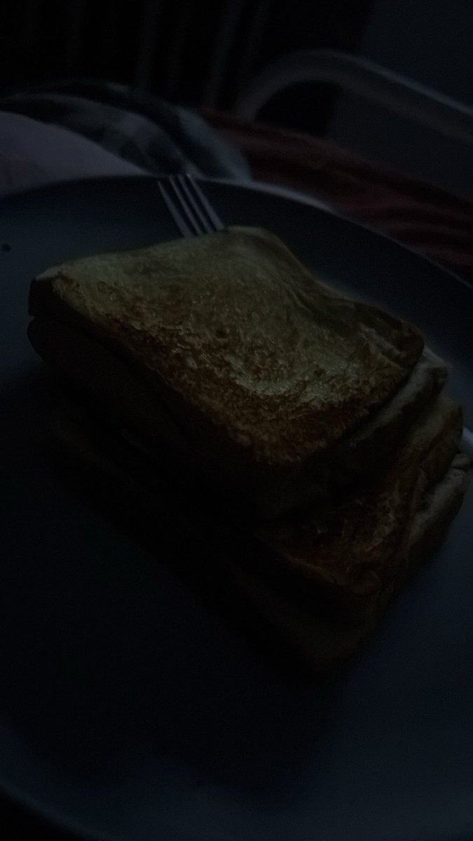 SydneysLapDog's tweet photo. Grill cheese x2 https://t.co/6ppcHOwXnP