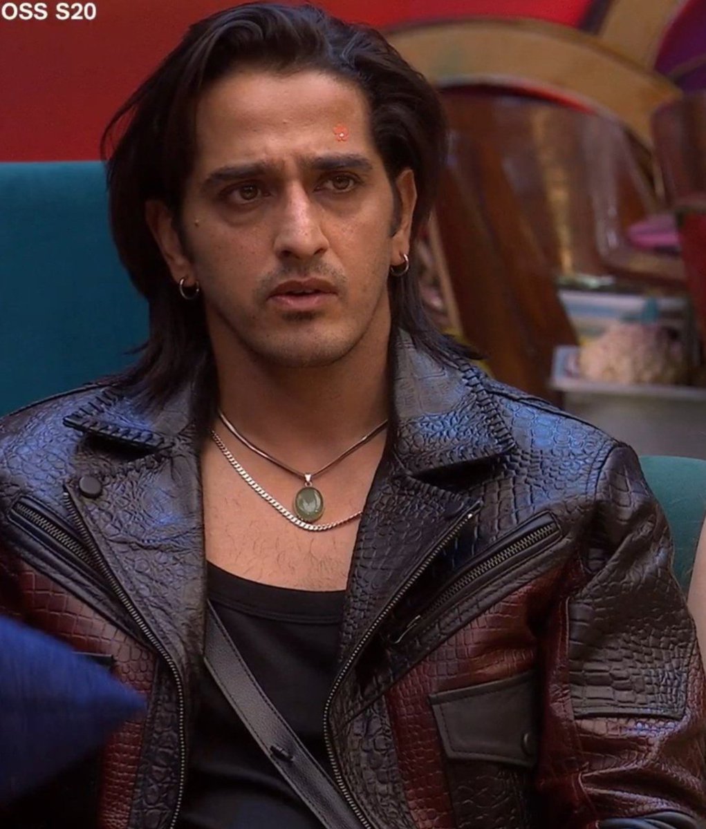 Aiko_JN's tweet photo. Supporting qazi for every thing is just beyond my normal sane 🤯
Salman has put qazi on pedestal which he doesn't deserve at all.
Doing monkey tricks whole day , behaving aggressively everytime is u calling entertainment is downright promoting clownery 🤡

#YungDSA #BiggBoss20 https://t.co/sOl5oOdwxV