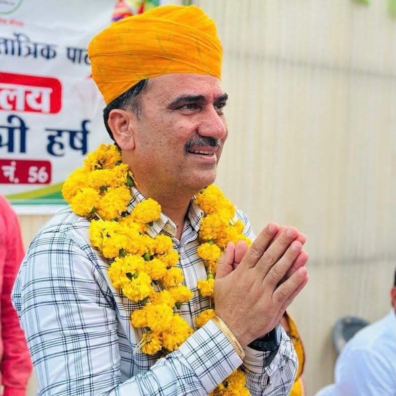 TheTejalMediaIN's tweet photo. आगामी पंचायतराज चुनावों में बाड़मेर

और बालोतरा का प्रभार संभालेंगे नारायण बेनीवाल और आपको बता दें कि नारायण बेनीवाल खींवसर के पूर्व विधायक रह चुके हैं।RLP सुप्रीमो और नागौर सांसद हनुमान बेनीवाल के सबसे बड़े रणनीतिकार है। सौम्य व्यवहार के है। दोनों भाइयों की जोड़ी को उनके समर्थक राम लक्ष्मण की जोड़ी के रूप में देखते हैं।
