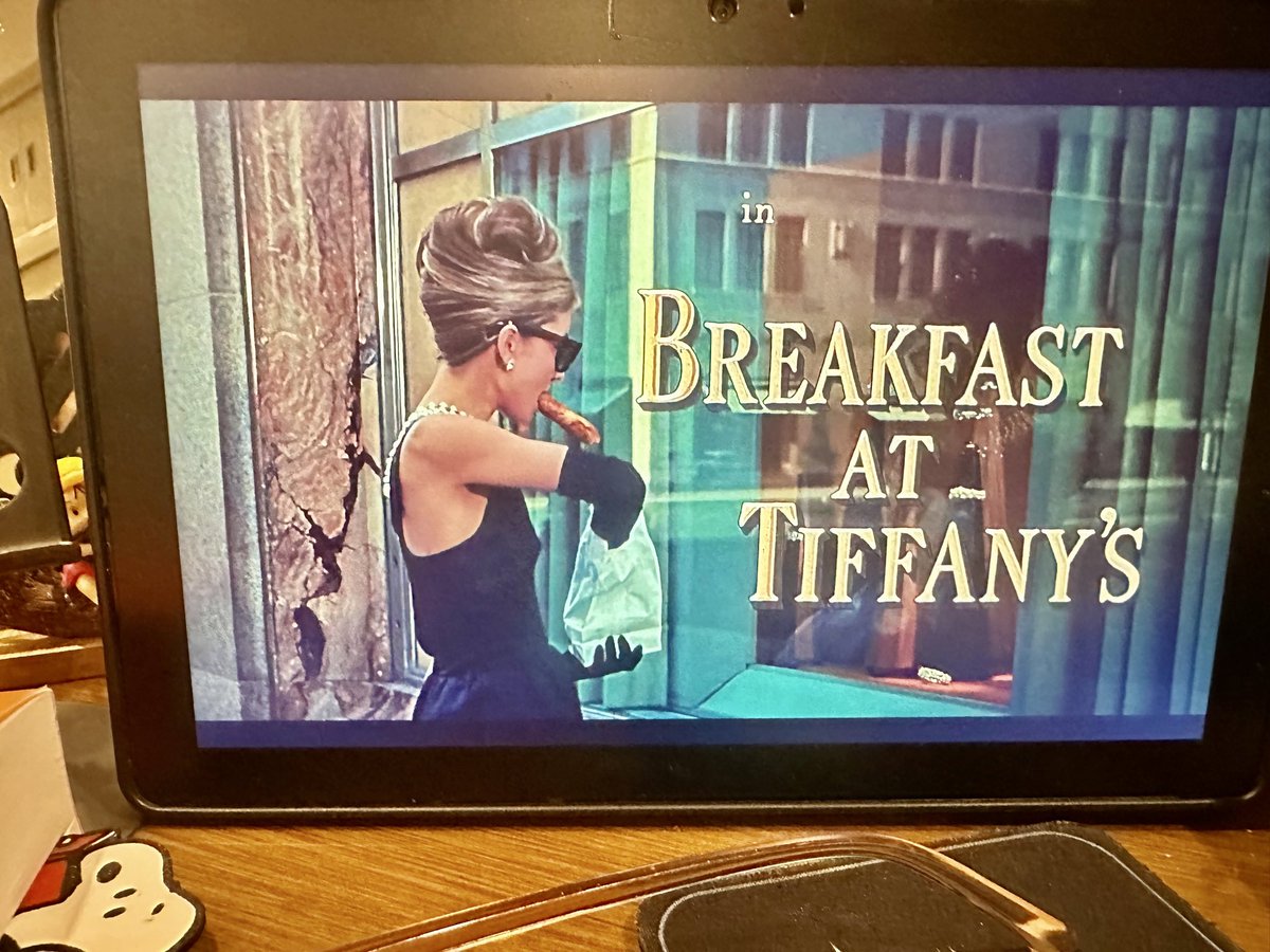queencastles777's tweet photo. Rewatched Breakfast at Tiffany’s. I just felt like it… it’s definitely dated, but the heart of the story holds up.

The blues are when you’re sad, you know what youre feeling and why. The mean reds are when youre afraid and you don’t even know what you’re afraid of.. it’s the strange fear you cant quite name..

In the end, Tiffany’s was never really about the glam. It was the feeling of safety where the mean reds couldnt catch her. And maybe Paul was the person who eventually gave her what she had been looking for in a place.. 💕 Even finding Cat felt symbolic too.

Maybe that’s why Moon River still feels the way it does. Beneath all Tiffanys and glam, it’s really a story about two people trying to outrun loneliness, searching for a place or a person… that finally feels like home. 🌙 Beautiful.. classic.

I love symbolic movies.. 💕 #filmtwt #classicmovies