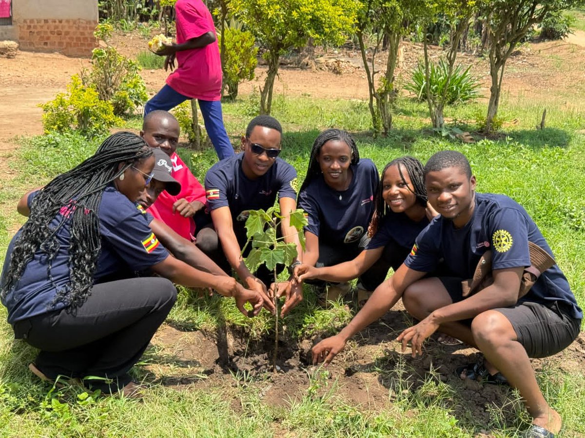 rotaract_kcu's tweet photo. 🌳🌲🌳
The Rotaract of King Ceasor University meets with the Rotaract of Bwerenga and  other rotaract clubs for an impactful activity where they planted 500+ trees today in Namungo-Mitiyana district. 
Each One Engage For Impact
Rotaract_KCU Vs Rotaract_Bwerenga
Tree planting 🌲🌳 https://t.co/a0P8PWeHa1