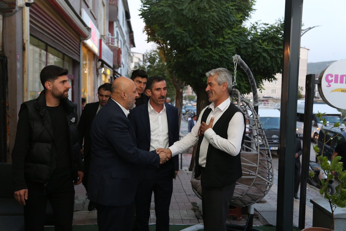 EnginGunceoglu's tweet photo. 📍 Hizan Esnaf Ziyareti

Esnaflarımızı ve kıymetli hemşehrilerimizi ziyaret ederek gönülden gönüle köprüler kurmaya devam ediyoruz.

Dün olduğu gibi bugün de esnafımızın ve hemşehrilerimizin her zaman yanında olmaya; sevinçlerini paylaşmaya, dertleriyle dertlenmeye kararlılıkla devam edeceğiz.