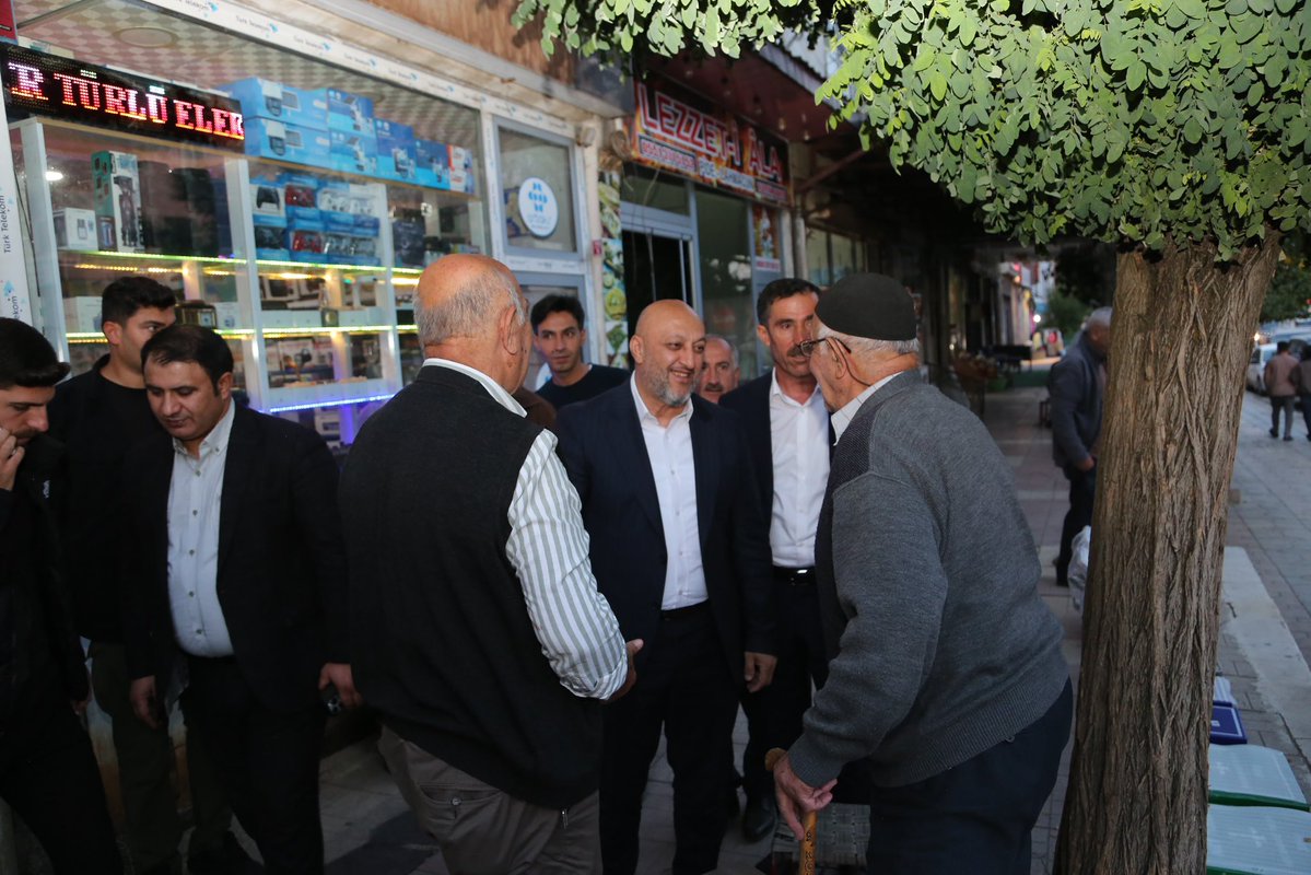 EnginGunceoglu's tweet photo. 📍 Hizan Esnaf Ziyareti

Esnaflarımızı ve kıymetli hemşehrilerimizi ziyaret ederek gönülden gönüle köprüler kurmaya devam ediyoruz.

Dün olduğu gibi bugün de esnafımızın ve hemşehrilerimizin her zaman yanında olmaya; sevinçlerini paylaşmaya, dertleriyle dertlenmeye kararlılıkla devam edeceğiz.