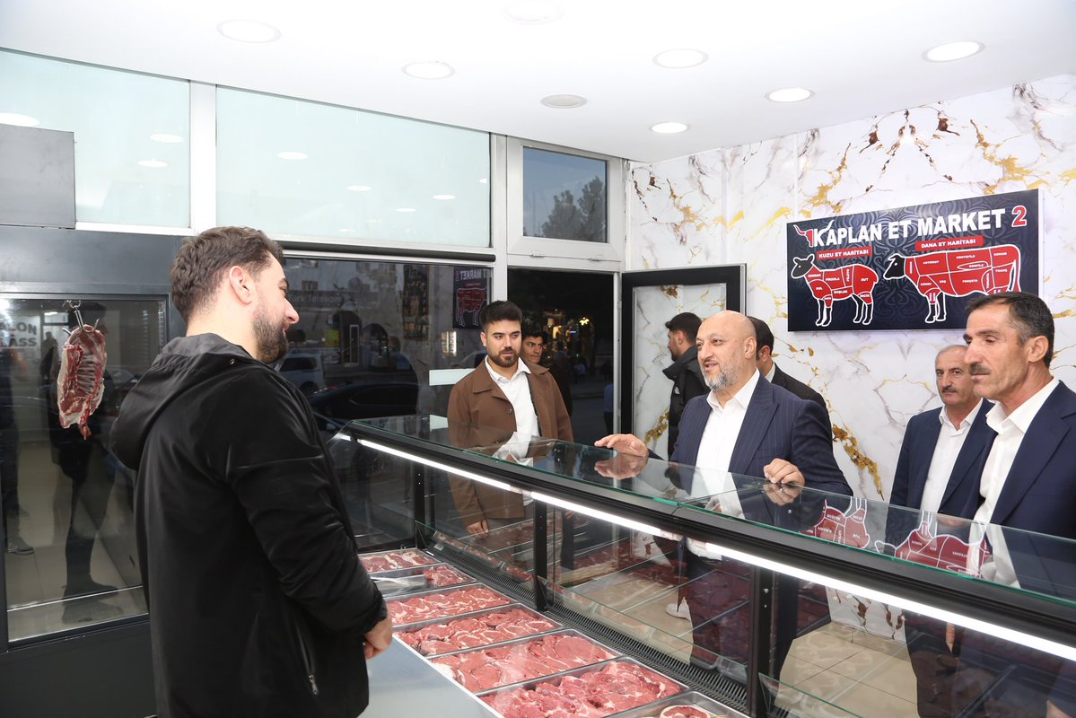 EnginGunceoglu's tweet photo. 📍 Hizan Esnaf Ziyareti

Esnaflarımızı ve kıymetli hemşehrilerimizi ziyaret ederek gönülden gönüle köprüler kurmaya devam ediyoruz.

Dün olduğu gibi bugün de esnafımızın ve hemşehrilerimizin her zaman yanında olmaya; sevinçlerini paylaşmaya, dertleriyle dertlenmeye kararlılıkla devam edeceğiz.