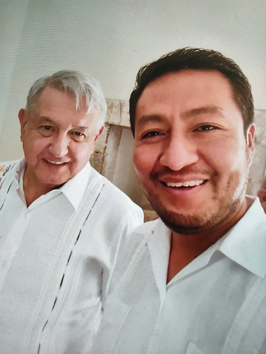 Replica_Tweets's tweet photo. #DiegoMoisésPérez de la Cruz y esposa también aparecen en nóminas del @IEEPOGobOax 

Uno subsecretario de bienestar Oaxaca y ex edil de #Cuilapam, la esposa funcionaria del @DIF_Oaxaca 

Cuánta felicidad y progreso familiar

Parece una constante; que hará @salomonj https://t.co/D7Qr6v6rLe