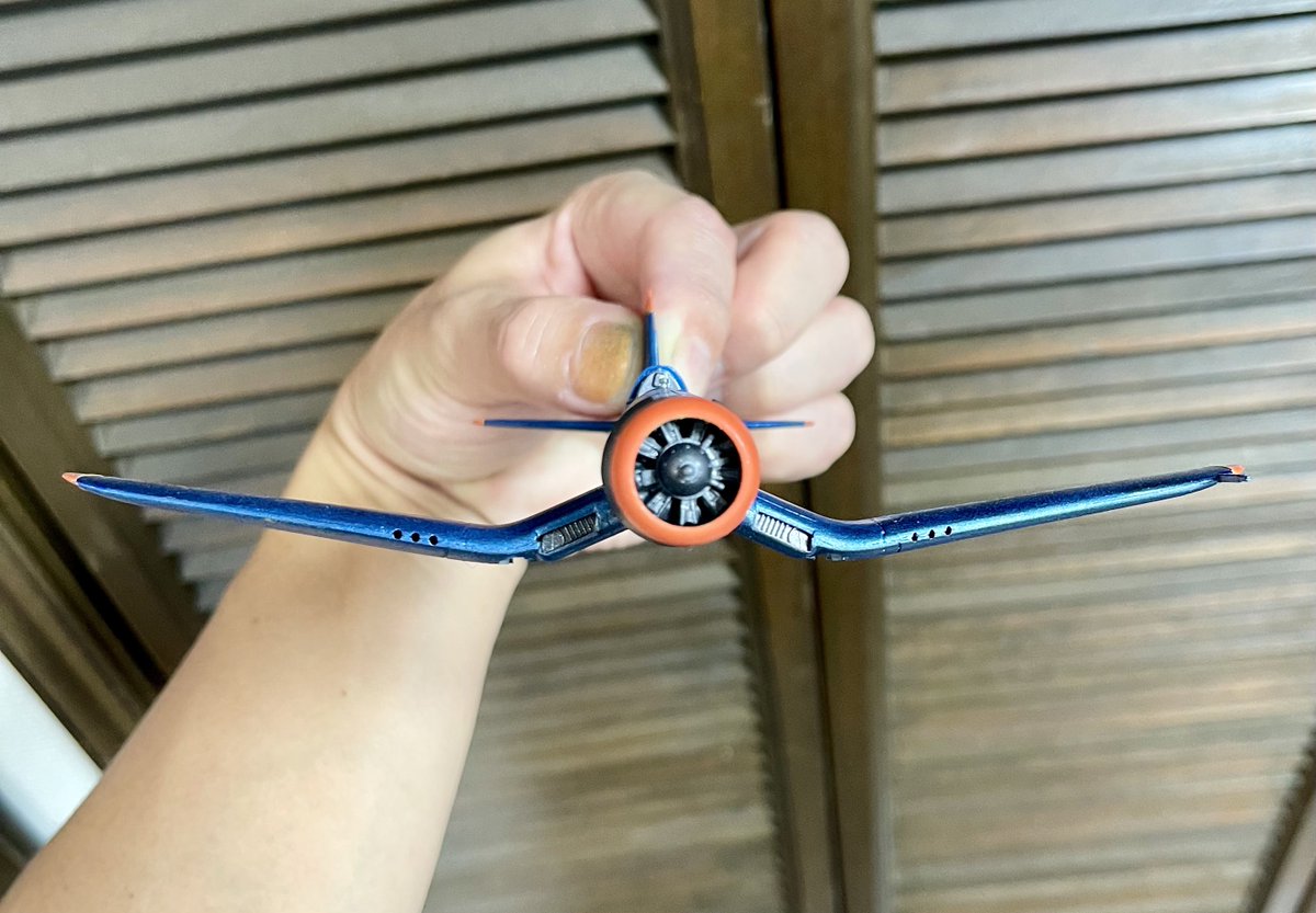 OneDA_Esora's tweet photo. 今日のプラモ制作かなりはかどりました🔧

先作りのコクピットのマスキングも外し明日からいよいよキャノピーなどの塗装…

このコルセアオリジナルのカラーリングでは無いけどプラモ塗装のカラーは自由だと思っとりますw https://t.co/RhT8n2nRa0