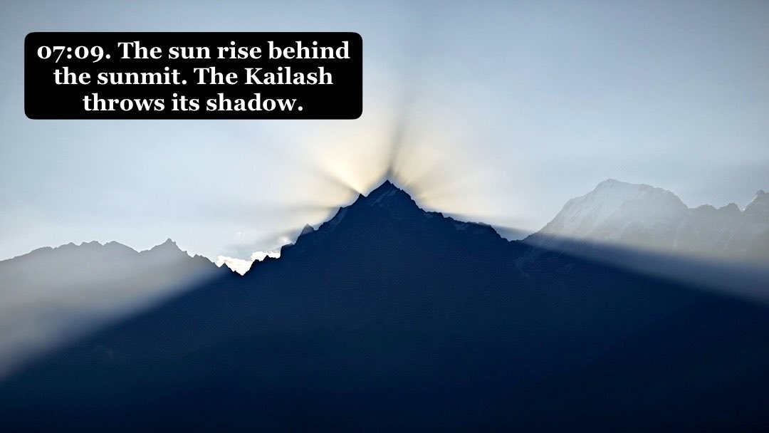 meetnamit's tweet photo. Twelve hours. 
Kinnaur Kailash. 
The sun on both sides of it.

Kalpa, Kinnaur · Himachal Pradesh

#kinnaurkailash #kalpa #spiti #sep2026 https://t.co/Q0jyqC1f2f