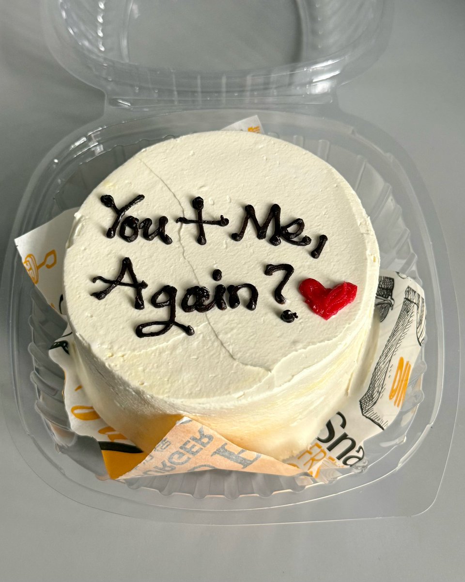 Ws_Bakeshop's tweet photo. it’s been a very busy week of proposal cakes, birthday cakes and a little bit of kicking 💞 https://t.co/KwogPhFfXh