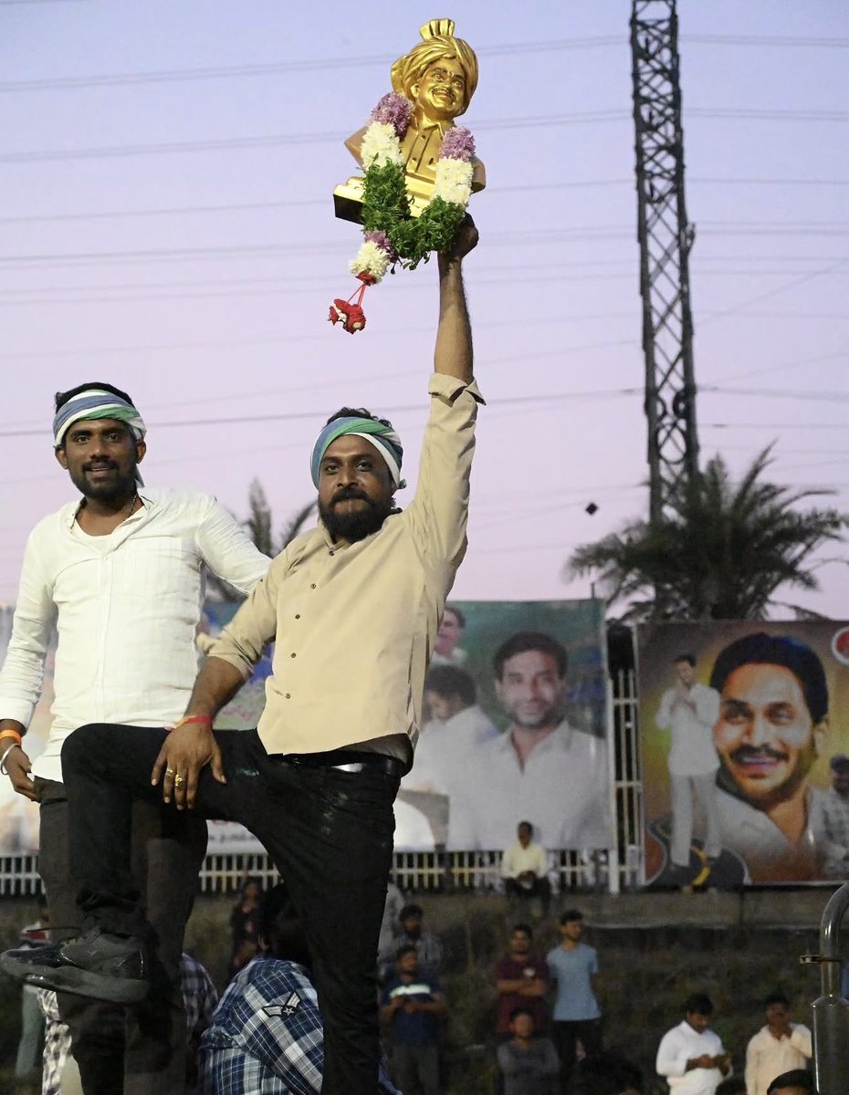 rajareddy95's tweet photo. మాకు ఆ బొమ్మ అంటే ఒక ఎమోషన్,

టచ్ చేస్తే సచ్చేరే! https://t.co/LTNtfSd62P