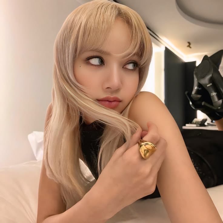 lalisahourIy's tweet photo. cutest and hottest at the same time https://t.co/uIjqseSFjd