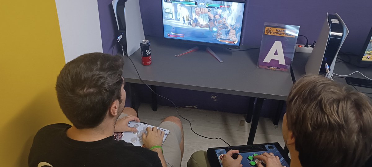 2XKOMadrid's tweet photo. ¡Aquí estamos los chuskers en el torneo de @2XKOes en el local de @MadridFGC!

🗣️🕹️ https://t.co/5I6p2Jdb42