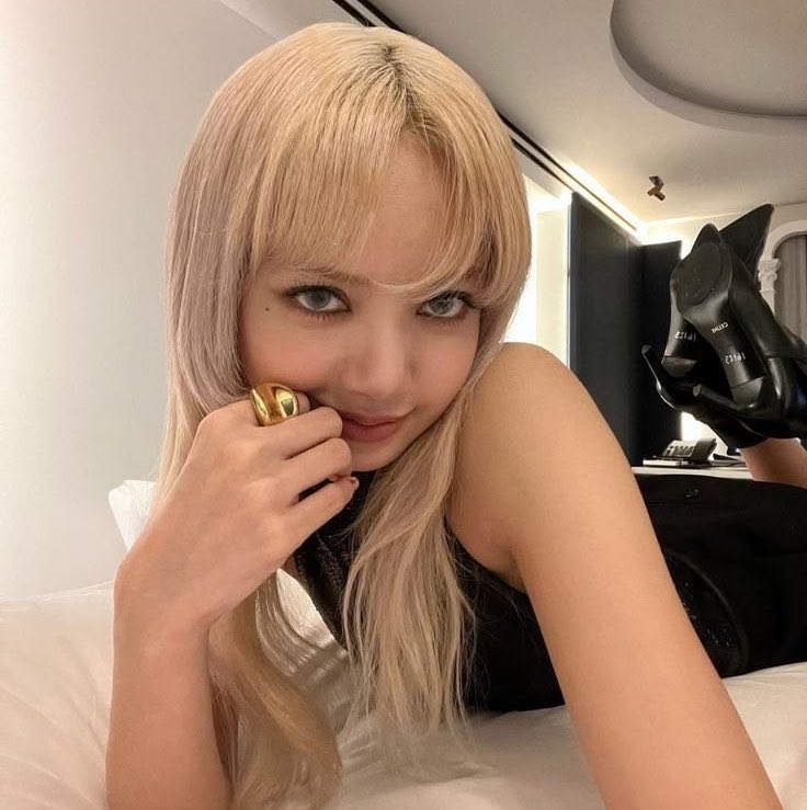 lalisahourIy's tweet photo. cutest and hottest at the same time https://t.co/uIjqseSFjd