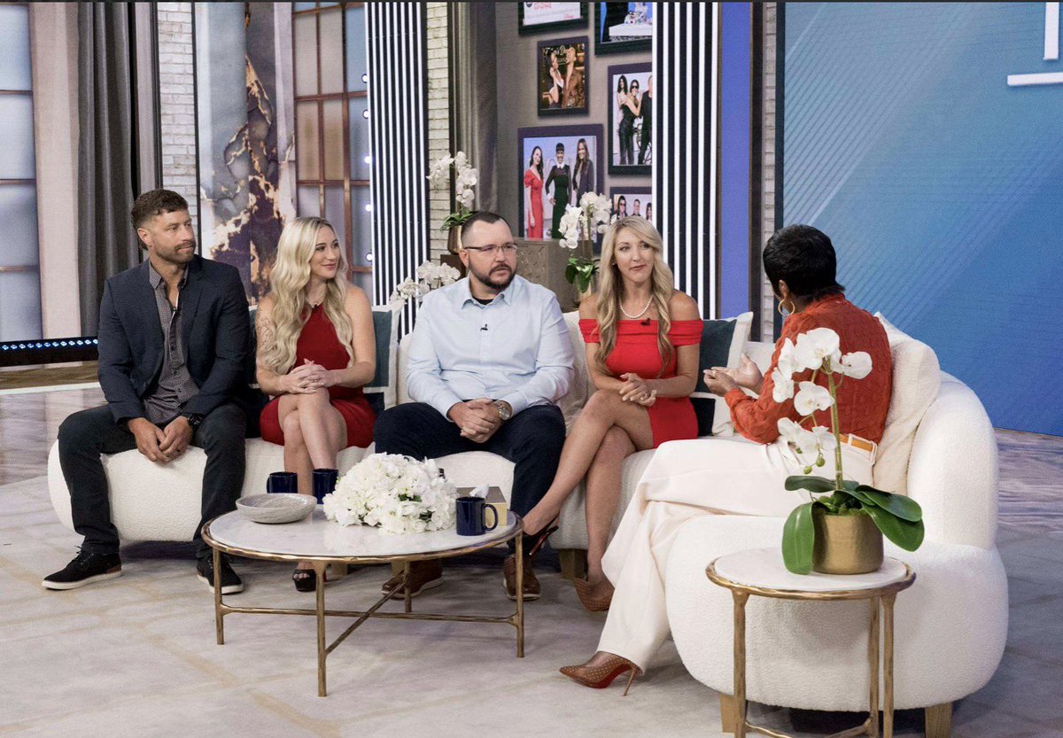 DrewSwingz's tweet photo. Thank you to @tamronhall for having us to her studio in #NYC

#DoubleLivesOfSuburbanWives #DLOSW #TLC https://t.co/yIyC1MVxR8