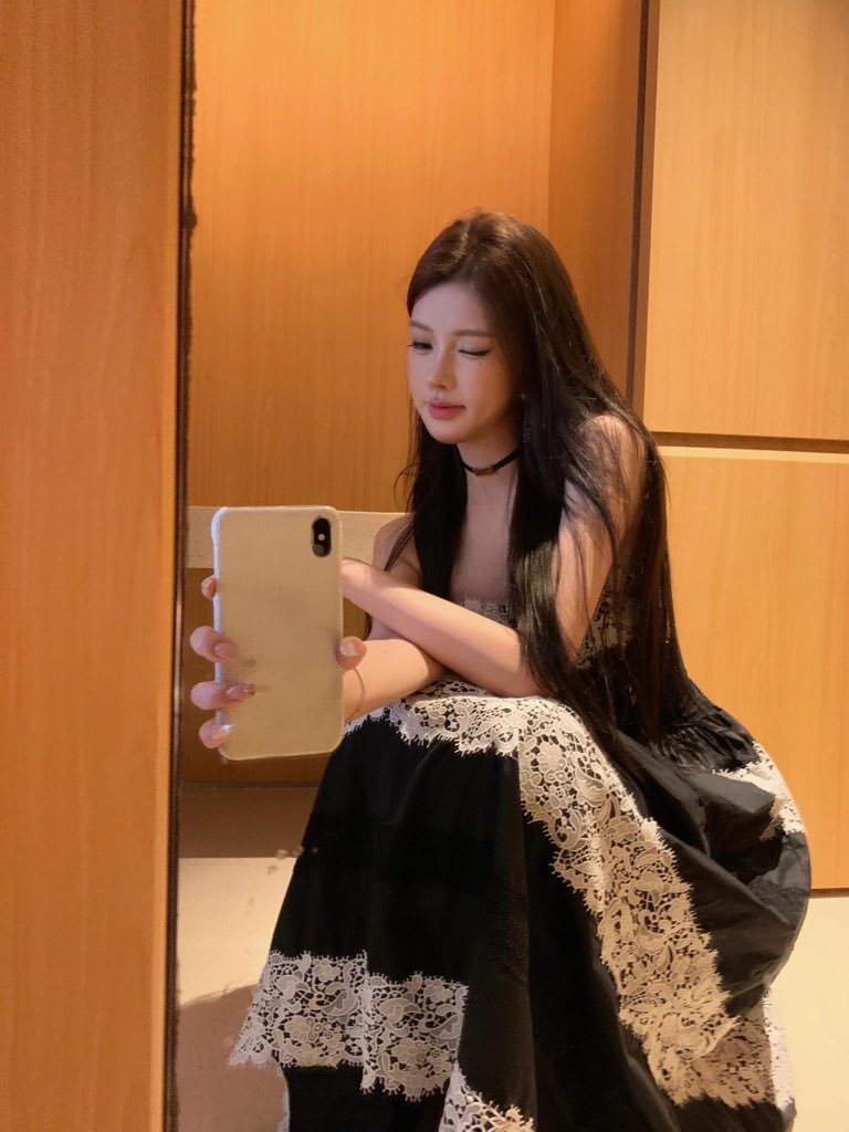 Jayky6668's tweet photo. This dress gets the vibe perfectly. https://t.co/tDTWyjxM2G