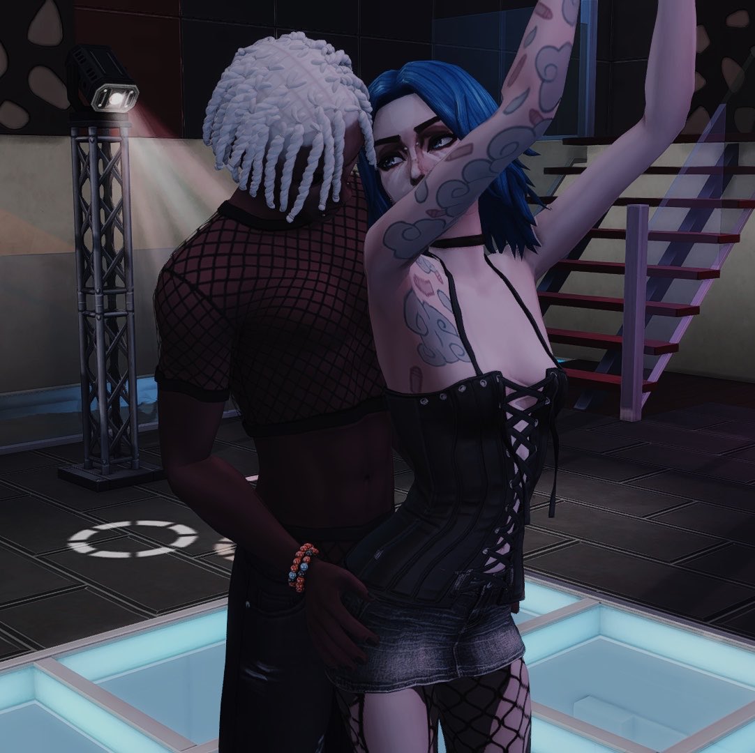 TBsimming's tweet photo. Get a room
#Timebomb https://t.co/NiTNs5exKG