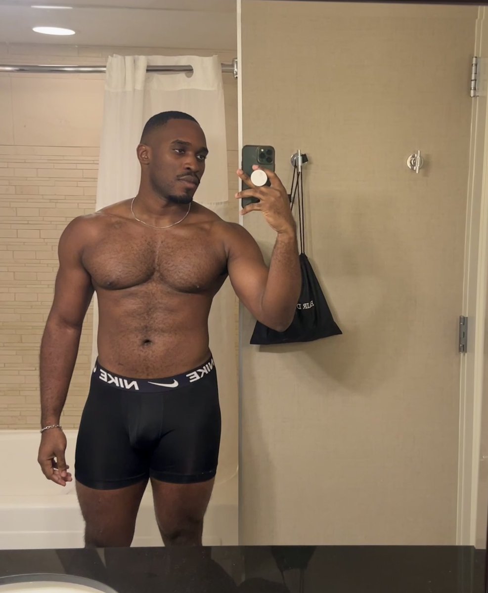 m0tif_'s tweet photo. Hotel mirrors >> https://t.co/UoVfLSxY58