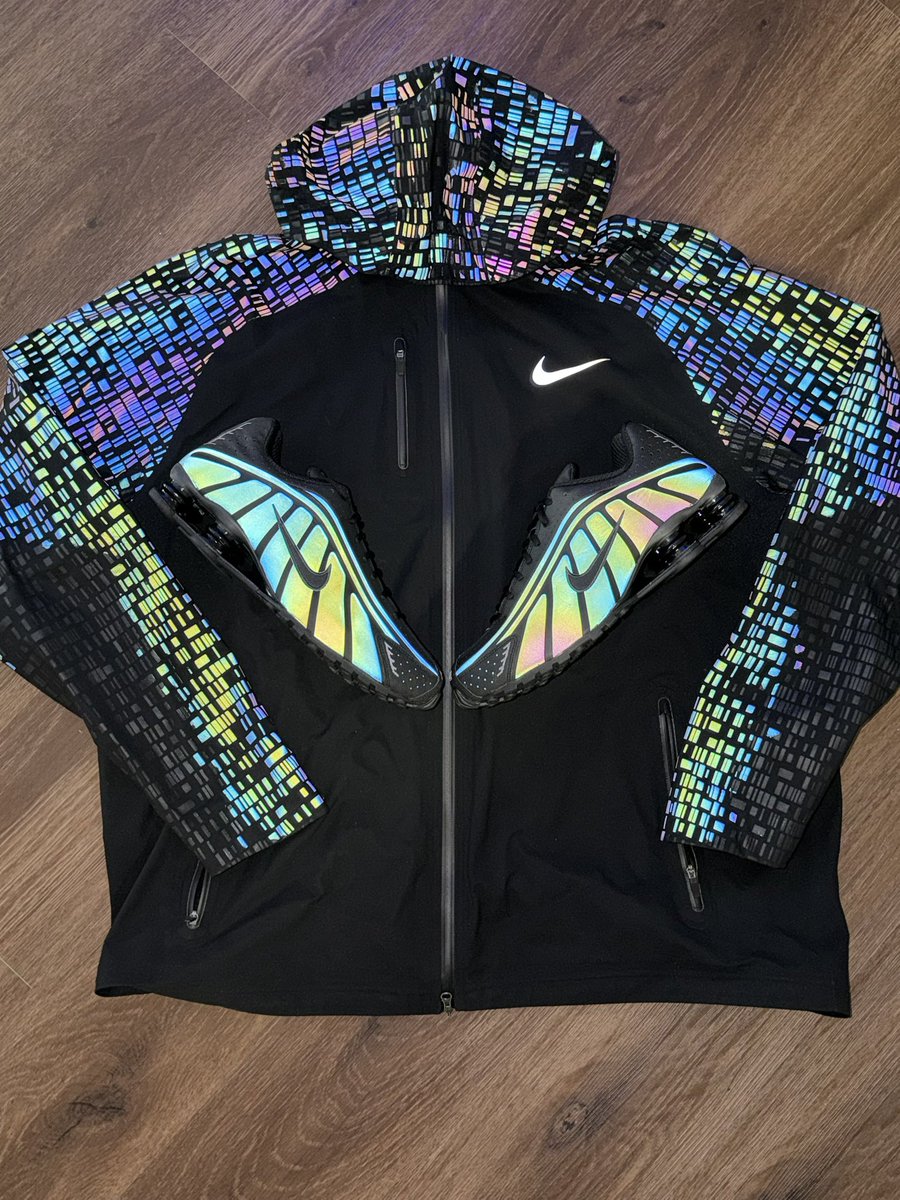 Mokicks1986's tweet photo. Love it when I plan comes together. Had this jacket for about 7 years and recently seen these shox in clearance store and said “ahhhh broham” 💡 😂🔥🔥🔥 @Nike https://t.co/sFSBOskRhu
