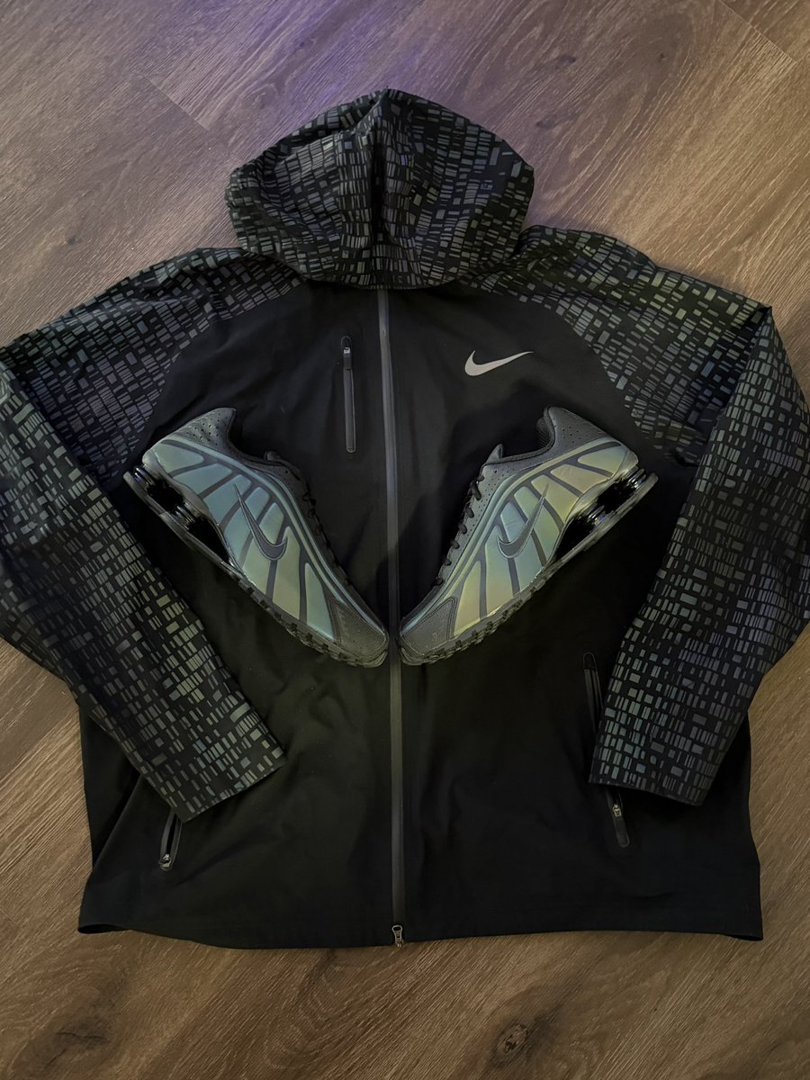 Mokicks1986's tweet photo. Love it when I plan comes together. Had this jacket for about 7 years and recently seen these shox in clearance store and said “ahhhh broham” 💡 😂🔥🔥🔥 @Nike https://t.co/sFSBOskRhu