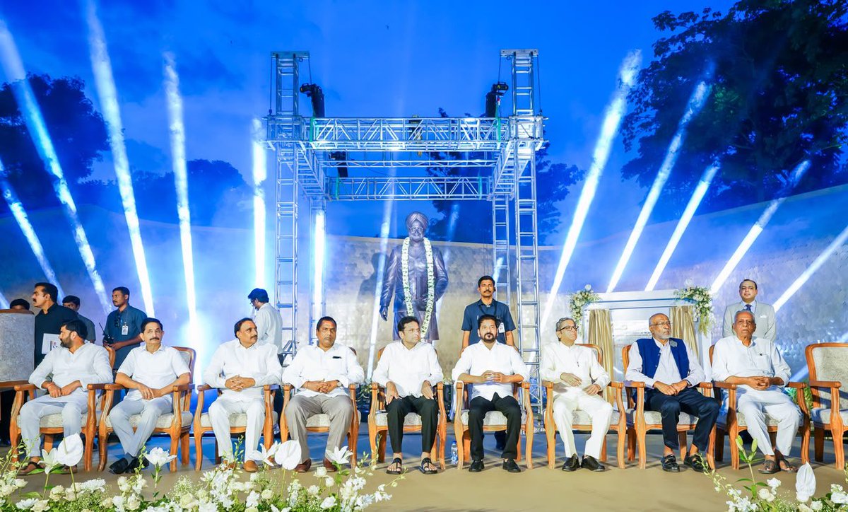 revanth_anumula's tweet photo. Dr Manmohan Singh ji deserves to be honoured with Bharat Ratna posthumously.

Great previlege for me to inaugurate one of India’s rare memorial park to honour the architect of Indian economic reforms, who strengthened the foundations of New India, and ensured the path for our country to become of the world’s top economies.

As Prime Minister, Dr Singh, with the support of Smt Sonia Gandhi, ensured some of the greatest humanitarian and egalitarian legislations, to make Food, Minimum Work and Wages, Education and Information our rights.

He made India a global powerhouse, ensuring the world respected us, and successfully laid the path for the Nuclear Deal.

It was in #DrManmohanSingh ji’s tenure as Prime Minister, we, the people of #Telangana could realise our long cherish dream of a separate State.

He was a great economist, intellectual, leader, administrator, and above all, a wonderful human being, dignity personified, whose integrity was unimpeachable.

Salute, Dr Singh! I hope all of India joins me in paying respects to him and adding to the demand of Bharat Ratna for this great, patriotic Indian.