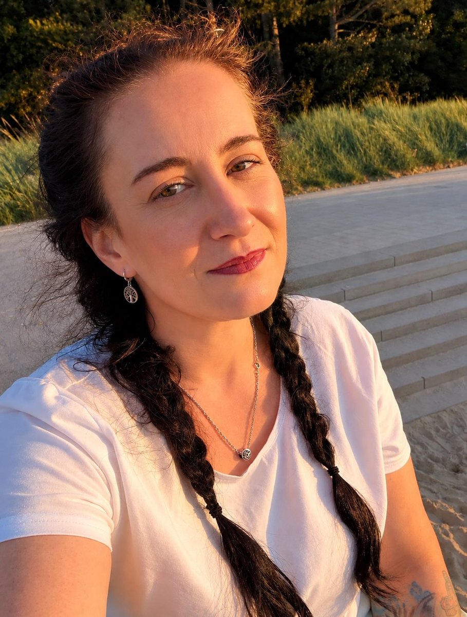 audreymitccasj's tweet photo. Holiday Dump 🌊

Międzyzdroje, Ustronie Morskie, Mrzeżyno, Kołobrzeg, Mielno… quite a list. 😆

Today, there’s a concert in Kołobrzeg and more plans ahead. I love my eyes at sunset, when they change from brown to the color of sea amber. Have a https://t.co/iXYtv4XkgK
