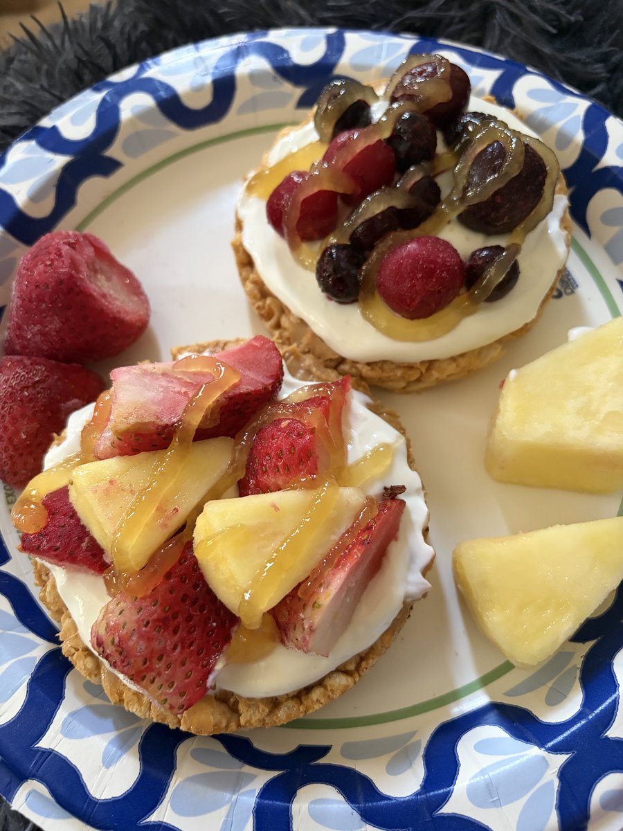 purple_image2's tweet photo. Light snack https://t.co/cATYr7XDTC