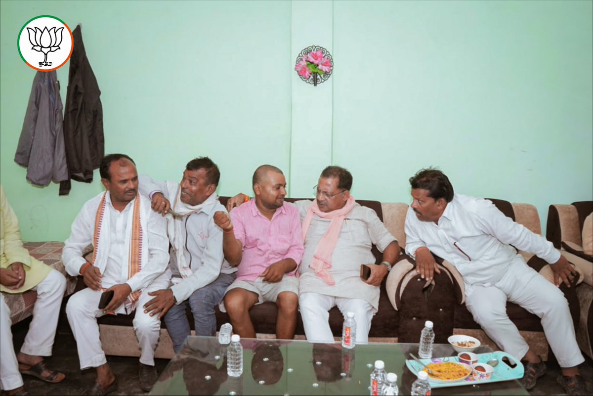 PNPathakBJP's tweet photo. ईश्वर दिवंगत आत्मा को अपने श्रीचरणों में स्थान दें तथा शोकाकुल परिवार को इस अपार दुःख को सहन करने की शक्ति प्रदान करें। 

ॐ शांति। https://t.co/NLzBxSVsgn