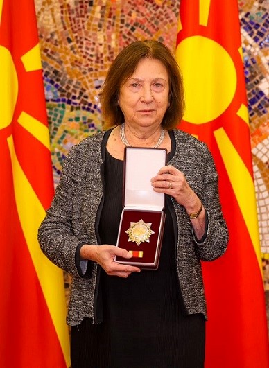 dete_loso's tweet photo. Светлана Мојсов родена и школувана во Скопје, ќерка на познатиот комунистички функционер Лазар Мојсов творецот на познатите лекови Ozempic и Wegovy
Наше а светско 💪 https://t.co/AT6v3SjoS1