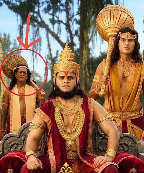 ThePriyaGupta1's tweet photo. कल थिएटर में रामायण आई है।

आज लोगों के पास दो रास्ते हैं —
या तो आस्था का ठेका लेकर चुप रहो,
या फिर पूछो कि ये महाकाव्य है या तीन घंटे की reels।

अंजली अरोड़ा सीता बनीं है।
कच्चा बादाम वाली। लॉक-अप वाली।

अब वही चेहरा अयोध्या के दरबार में “गरिमा और त्याग” बेच रहा है।

सवाल कास्टिंग का नहीं है कि लड़की नाचे या न नाचे।

सवाल ये है —
जब किरदार माता सीता हो,
तो निर्माता पहले भक्ति देखते हैं या वायरल फॉलोअर्स?

VFX ऐसा कि आदिपुरुष वाले अब मंदिर में दीया जला रहे होंगे ....“कम से कम हम अकेले नहीं थे।”

पोस्टर में वानर के चेहरे पर चश्मा।
त्रेता युग में स्पेक्टेकल नहीं, स्पेक्टेकल्स आ गए।

एक तरफ मुख्यमंत्री पोस्टर अनावरण कर रहे हैं।
दूसरी तरफ टिकट पर लिखा है — आस्था, वनवास, मर्यादा।

बीच में वही पुराना फॉर्मूला:
भगवान का नाम चिपकाओ, बहस दब जाएगी, बॉक्स ऑफिस भगवान भरोसे।

कभी-कभी इस देश में बकवास चीजें भी नोट छाप लेतीं हैं । लोग सिर्फ ये देखने जाते हैं कि इतनी खराब कैसे बन गई।
उत्सुकता भी टिकट कटवा देती है।
लेकिन अभी तक वैसा चमत्कार नहीं हुआ।
पहले दिन की कमाई 8 से 15 लाख के बीच बताई जा रही है।

ये फिल्म देखने गए थे या ये देखने कि इस बार सीता किस इंफ्लुएंसर के चेहरे पर चढ़ाई गई है?

रामायण हजारों साल से चल रही है। इसे हर साल नई फेस, सस्ता VFX और प्रेस रिलीज़ की ज़रूरत नहीं पड़ती।

जरूरत पड़ती है इज्ज़त की।
और इज्ज़त रील्स से नहीं आती, जिम्मेदारी से आती है।
अब बताओ —
ये कथा है,
कथा के नाम पर कंटेंट है, या फिर लोगों की जिज्ञासा पर दांव?