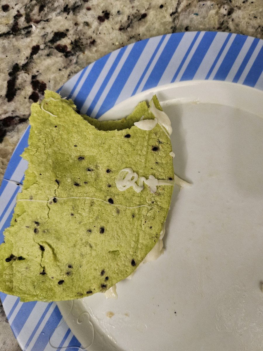 chamchamyowo's tweet photo. Se comerían esta quesadilla qué hice? https://t.co/yIQONlq5LE