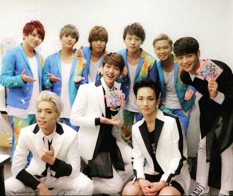 sasan_Circle's tweet photo. 2015年にa-nationに出演したときの、
Da-iCEとSHINeeの集合写真！
（テミンがいないですが）

懐かしい〜
オニュさんのこの衣装、裾がヒラヒラしてかっこよかった。西日が暑い日でしたね。 https://t.co/NwE3VO61tq