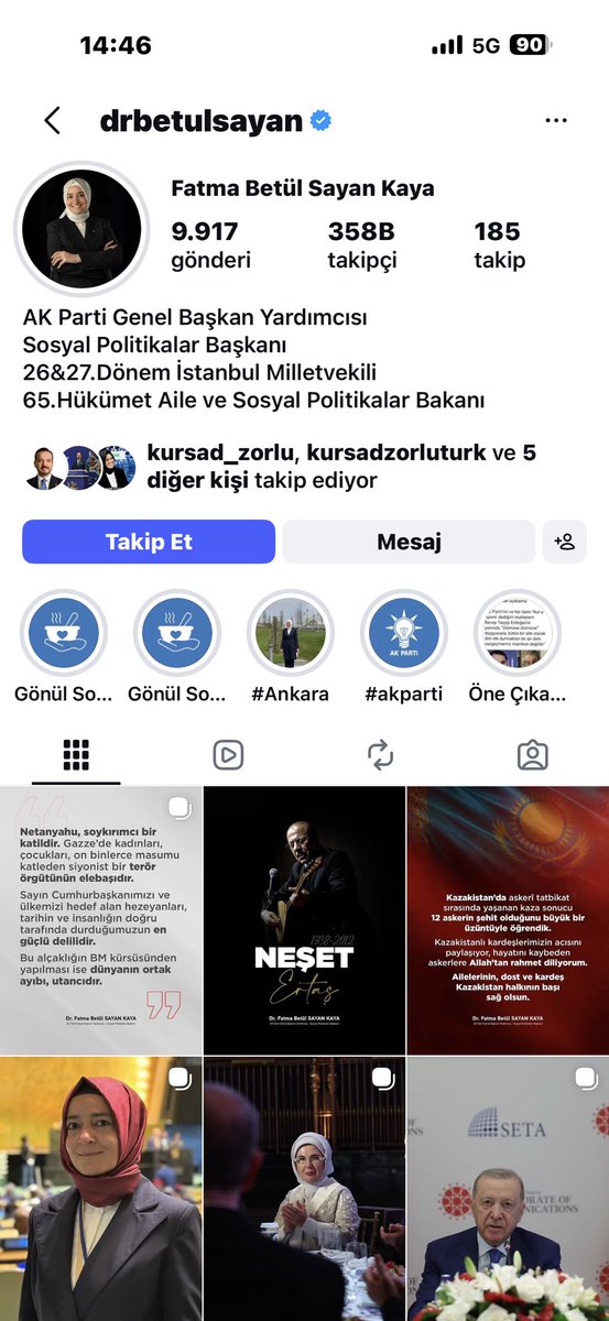 BYYILDIRIM_'s tweet photo. 3. Twit bomba bekleyin ‼️

Betül Sayan Kaya Akp Genel Başkan Yardımcısı aktif görevli.

Daha 4 gün önce ABD’de Erdoğan’a eşlik etmişti. 

Maşşşallah Sayan ailesi “En İmtiyazlı Aile” cin gibiler.

Sayan kardeşlerin aldıkları görevler şöyleydi:

🔴 Kız kardeşi Ayşe Hilal Sayan Koytak geçen hafta Kuveyt Büyükelçisi atanmıştı.
🔴 Kardeşi Ömer Fatih Sayan, Bilgi Teknolojileri ve İletişim Kurumu (BTK) Başkanıydı.

🔴Diğer kız kardeşi Nazmiye Sümeyye Sayan İstanbul Büyükşehir Belediyesi Meclisi Üyesiydi.

🔴 Yengesi Ayşe Hilal Sayan Kotek, getirildiği BTK müsteşar yardımcısıydı.