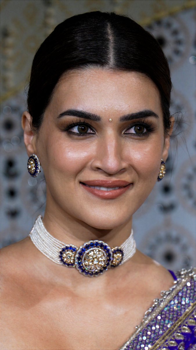 kiardx69's tweet photo. KRITI SANON 💋 https://t.co/bnR2MCMYEF