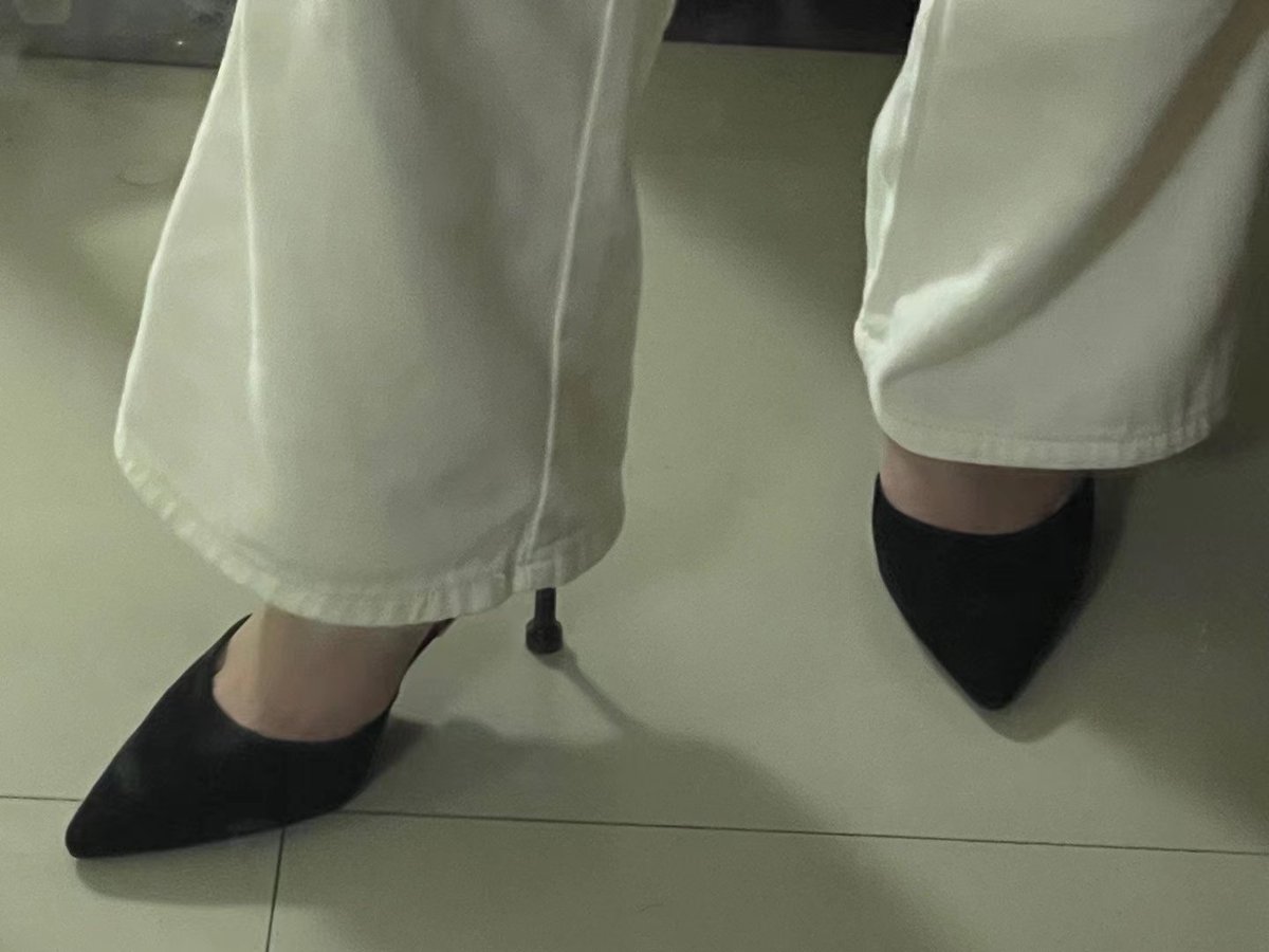 Wang1111nip's tweet photo. 乖宝宝们好棒
奖励你们高跟鞋👠
#御姐 #妈妈 #反差 https://t.co/NCH2wj3TKc