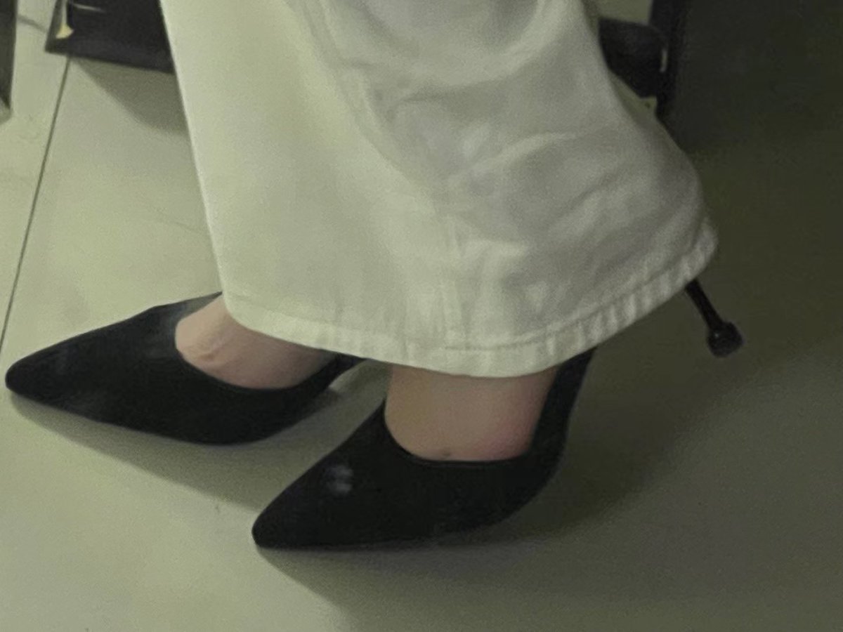 Wang1111nip's tweet photo. 乖宝宝们好棒
奖励你们高跟鞋👠
#御姐 #妈妈 #反差 https://t.co/NCH2wj3TKc