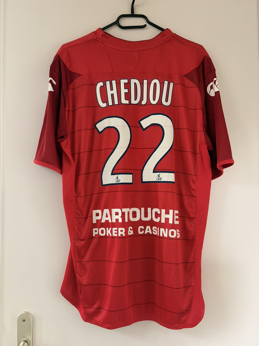 maaxazzz's tweet photo. - Odemwingie (L mais taille plutôt serre) 
- Chedjou (L)
- Hazard (L)
- Makoun porte (M) https://t.co/aV7lYEz0Sq