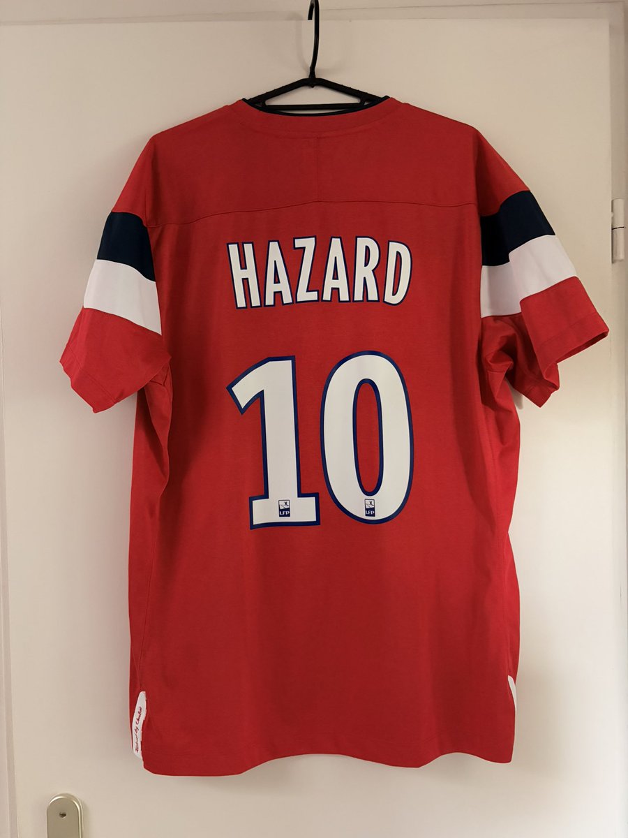 maaxazzz's tweet photo. - Odemwingie (L mais taille plutôt serre) 
- Chedjou (L)
- Hazard (L)
- Makoun porte (M) https://t.co/aV7lYEz0Sq