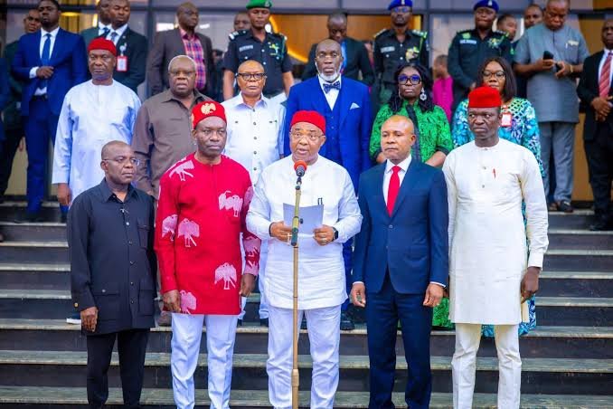 its12505413's tweet photo. As you can see this set of Igbo's criminals, they did not like Tinubu, they are just cashing out from him, as others do.

President Tinubu open your eyes.
@ARISEtv @vanguardngrnews @AishaYesufu @Voiceofigbos @channelstv @officialABAT @thecableng https://t.co/wZv9gZN18n