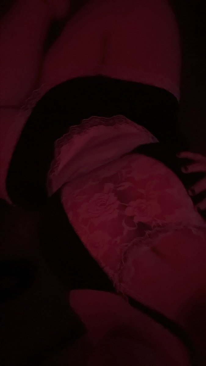 sxckerbunny's tweet photo. Have this photo from the other day while im ill relaxing in bed https://t.co/lZJqZx6snI