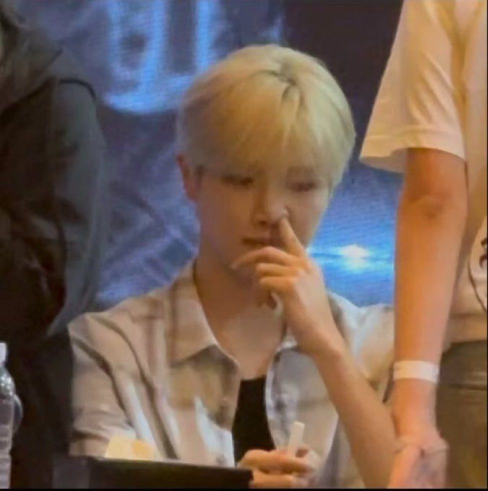 c9_une's tweet photo. 에효 내인생 창창한 내인생 https://t.co/q2HPy7Nept