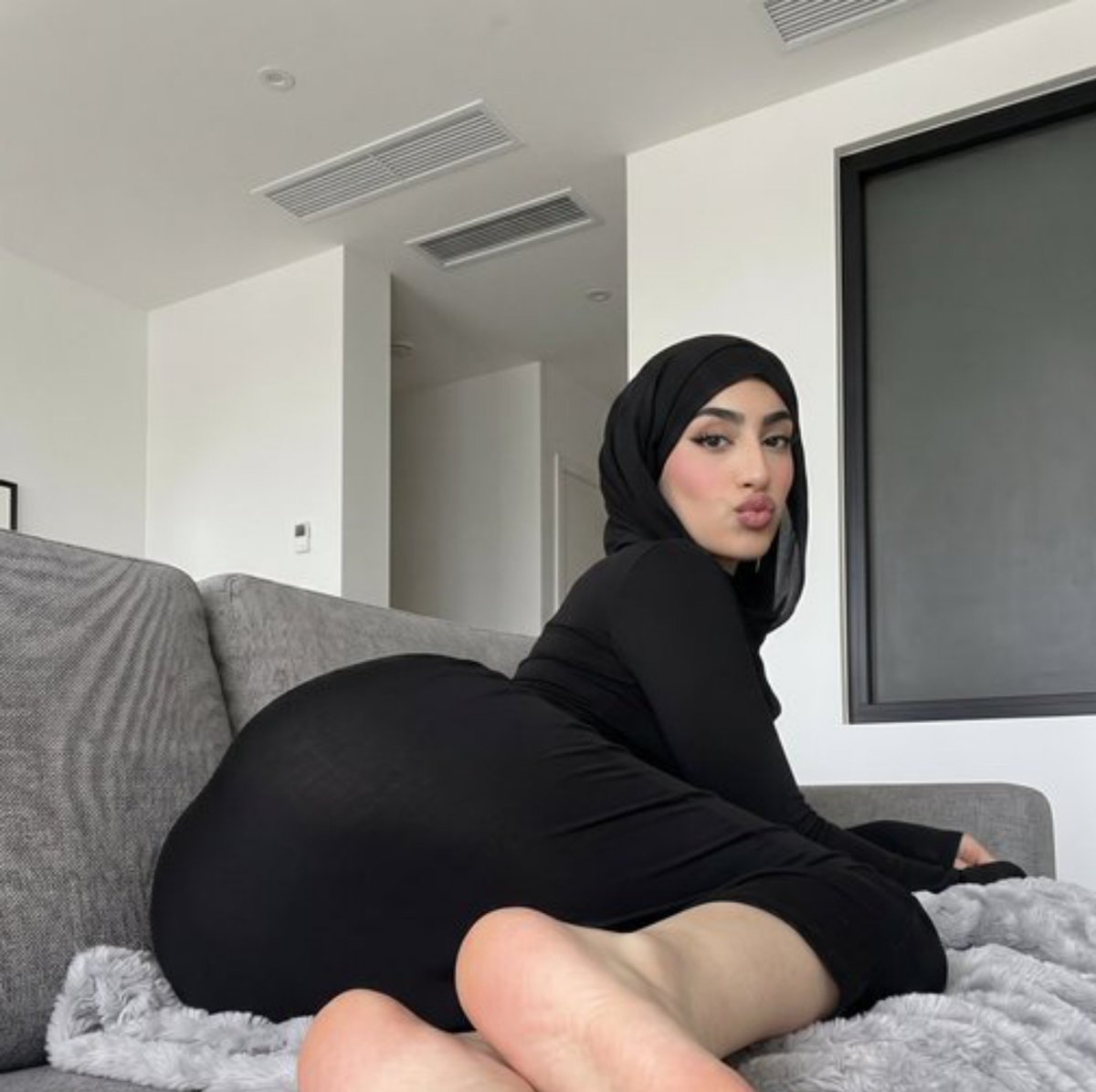 HokaguF's tweet photo. Hijab is making me look sexy even if covered bahahaha 😭 https://t.co/GG4wEegz1Y