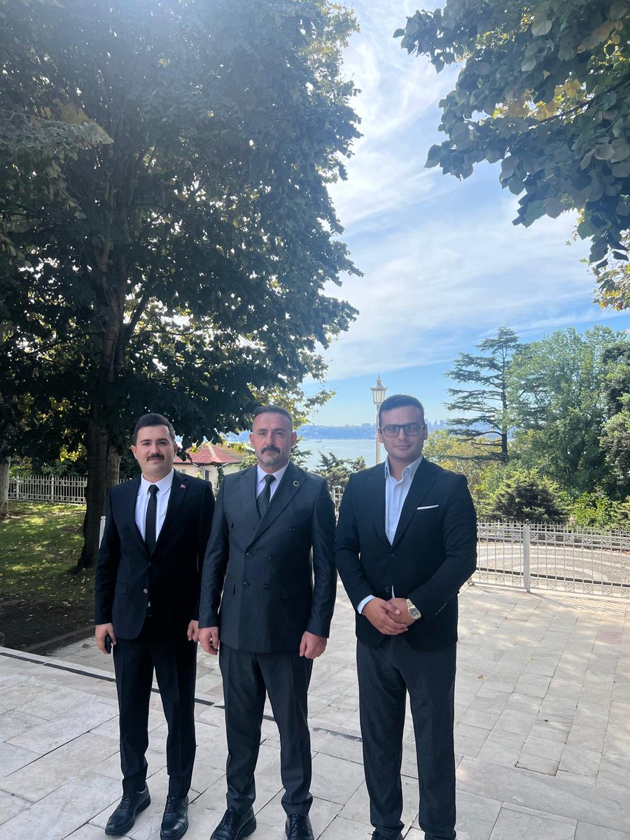 mhpbeykoz's tweet photo. İstanbul 2 Nolu Barosu tarafından düzenlenen; Genel Başkan Yardımcımız İstanbul Milletvekilimiz Sayın Feti YILDIZ ve MHp İstanbul İl Başkanımız Sayın Volkan YILMAZ’ın teşrifleriyle gerçekleştirilen toplantıya İlçe Başkanımız Mehmet GÜNDOĞDU, İlçe Başkan Vekilimiz Av. Tolga KESKİN ile Hukuk İşlerinden Sorumlu İlçe Başkan Yardımcımız Av. Murat USTABAŞI’dan oluşan İlçe Heyetimiz iştirak ettiler. 

Kıymetli hukukçularımızla bir araya gelinen ve Terörsüz Türkiye konusu başta olmak üzere bir çok değerlendirmenin yapıldığı bu buluşmadan dolayı 2 Nolu Baro Başkanı Av. Yasin ŞAMLI, Başkanvekili Av.Niyazi PAKSOY ve Yönetiminin ev sahipliğindeki toplantı Liderimiz Devlet BAHÇELİ’nin çizdiği istikamette istişarelerin gerçekleşmesine vesile olmuştur. 

@BBvolkanyilmaz 
@_MHPistanbul_ 
@CamurMehmet123 
@mehmetgndogdu1