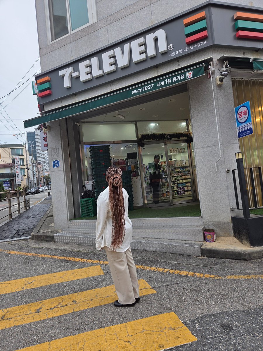 wajiruh's tweet photo. 25/09 in Korea✨️
First Chuseok in Jeonju and I had the best time. Made chapatis and played so may games. My team won too
10/10 experience 🌼

#sheesinKorea
#lifeinKorea
#mastersdegree
#chuseok https://t.co/EeLUAuQSP5