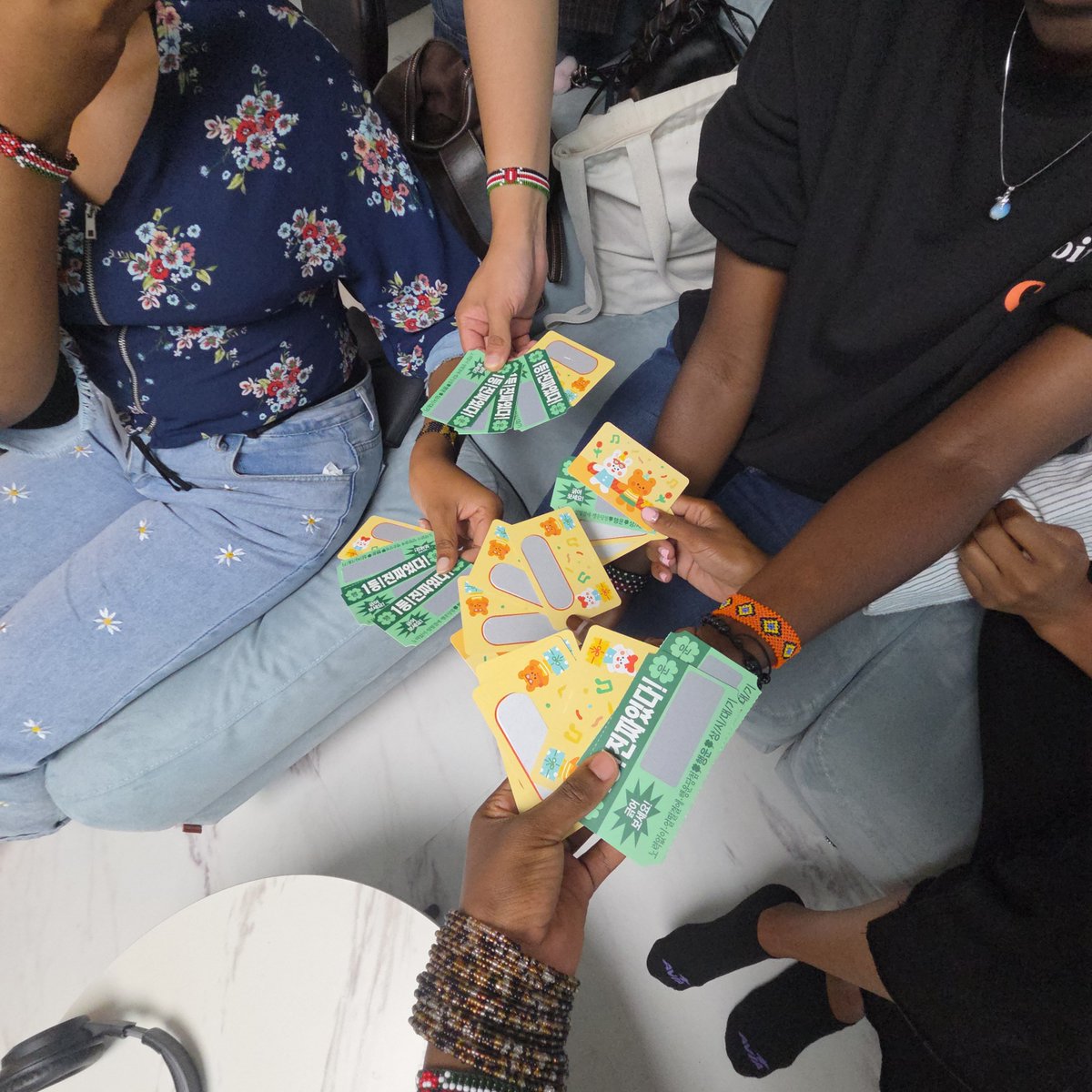 wajiruh's tweet photo. 25/09 in Korea✨️
First Chuseok in Jeonju and I had the best time. Made chapatis and played so may games. My team won too
10/10 experience 🌼

#sheesinKorea
#lifeinKorea
#mastersdegree
#chuseok https://t.co/EeLUAuQSP5